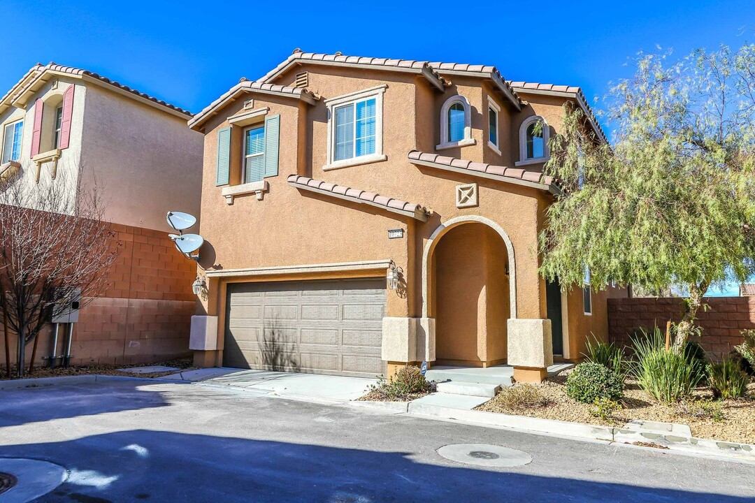 10723 Centerville Bay Ct in Las Vegas, NV - Building Photo