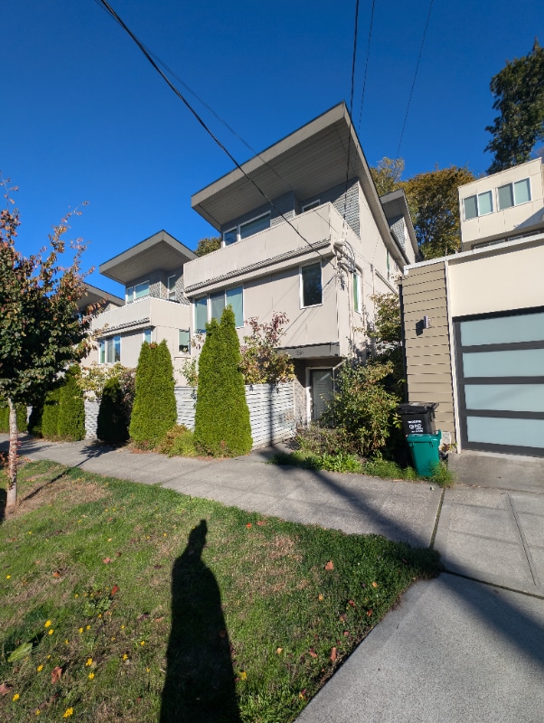 3816 22nd Ave SW in Seattle, WA - Building Photo - Building Photo