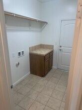 9909 Swansboro Way in Bakersfield, CA - Building Photo - Building Photo