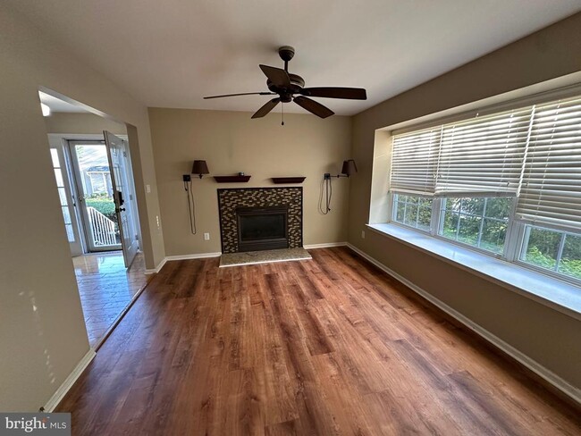 6104 Coventry Way in Mount Laurel, NJ - Building Photo - Building Photo