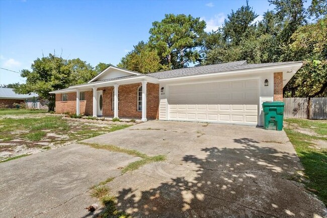 607 Sunset Dr in Bay St. Louis, MS - Building Photo - Building Photo