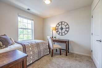 Fieldchase Senior Apartments in Loveland, OH - Foto de edificio - Interior Photo