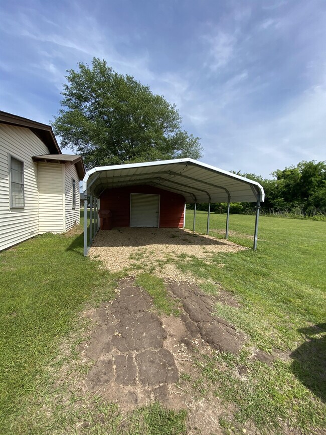 1260 Vz County Rd 1810 in Grand Saline, TX - Foto de edificio - Building Photo