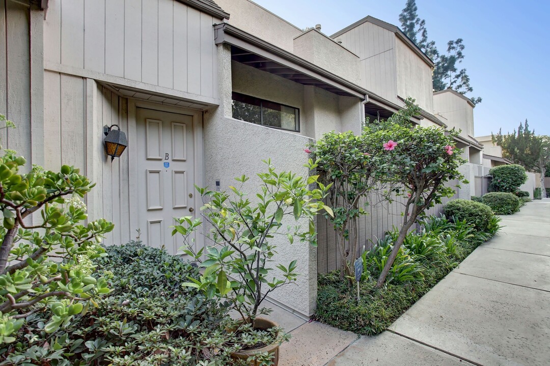 15165 Magnolia Blvd, Unit B in Sherman Oaks, CA - Building Photo