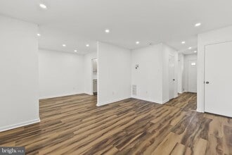 8234 Stationhouse Ct in Lorton, VA - Building Photo - Building Photo