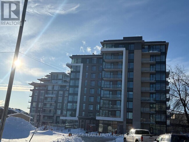 property at 360-360 Deschâtelets Ave.