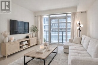 9000 Jane St in Vaughan, ON - Building Photo - Building Photo