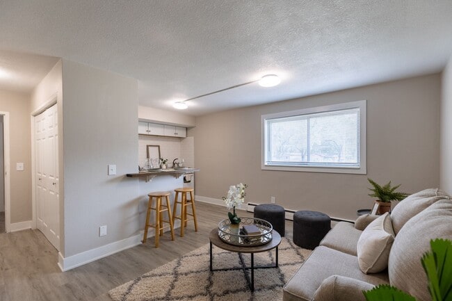 property at 1216 E Seneca Ave