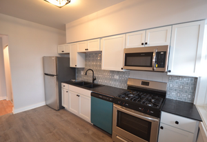 4450 N Western Ave, Unit 3 Apartamentos