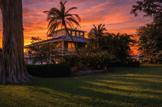 7676 Westmoreland Dr in Sarasota, FL - Building Photo - Building Photo