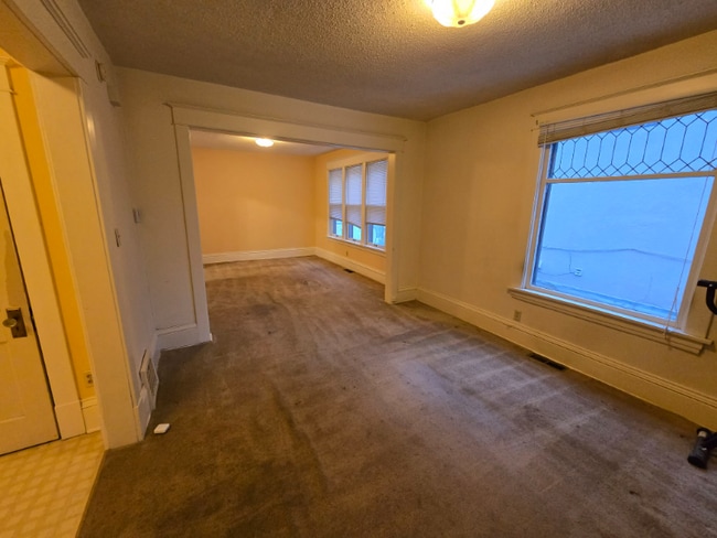 property at 2906 N Knox Ave