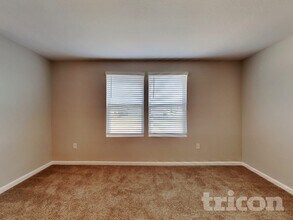 311 Irving Bend Dr in Groveland, FL - Building Photo - Building Photo