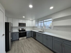 1603 Norpoint Way NE in Tacoma, WA - Building Photo