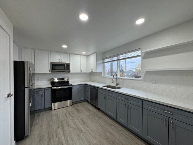 property at 1603 Norpoint Way NE