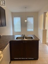 7 Village Gate Dr in Wasaga Beach, ON - Building Photo - Building Photo