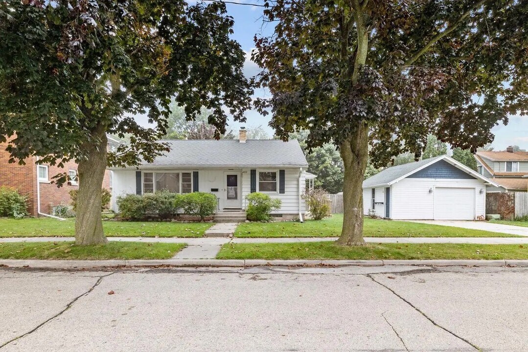 816 Logan Ave in Sheboygan, WI - Building Photo