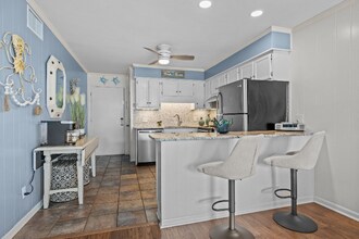 301 Commerce Way in Atlantic Beach, NC - Building Photo - Building Photo