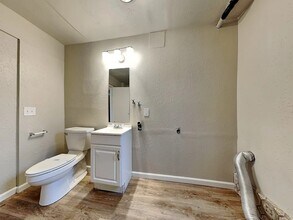 33817 35th Pl SW in Federal Way, WA - Foto de edificio - Building Photo