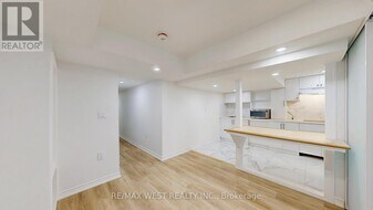 197 Vantage Lp in Newmarket, ON - Building Photo