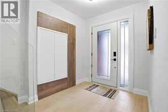 108 Greenshire Dr in Hamilton, ON - Building Photo - Building Photo