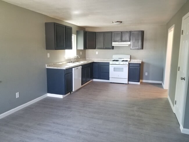 1803 Henry Ave in Redding, CA - Building Photo - Building Photo