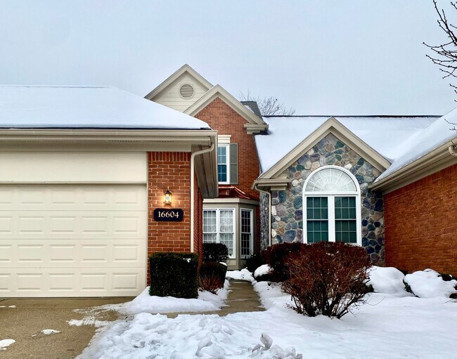 16604 Forest Lake Dr Rentals in Northville, MI