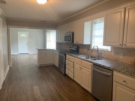 3411 Pinecrest Dr in Kilgore, TX - Building Photo