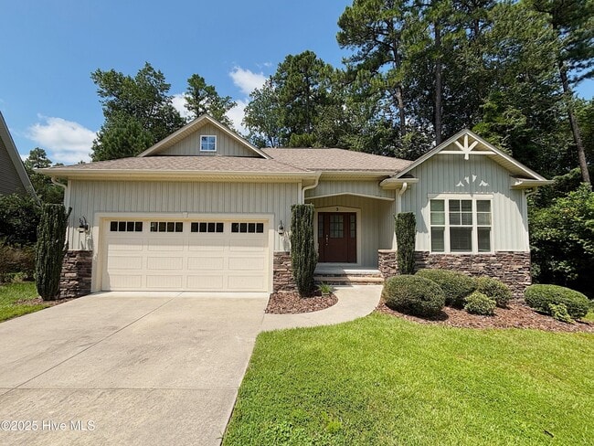 property at 3 Duncan Ln
