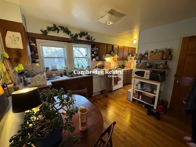 21 Sartwell Ave, Unit 3A