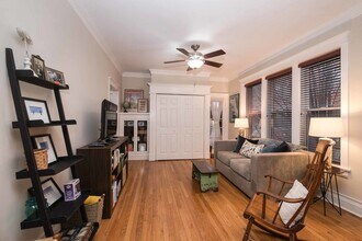 2100 W Montrose Ave in Chicago, IL - Building Photo - Building Photo