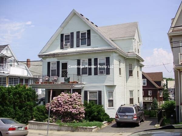 21 Lovell St in Somerville, MA - Building Photo