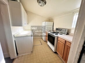 608 S Wisconsin St in Mitchell, SD - Building Photo - Building Photo