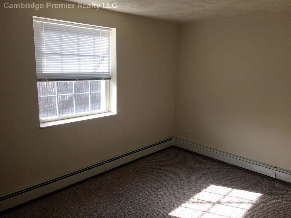 148 Sycamore St in Somerville, MA - Building Photo