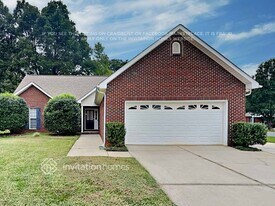 321 Tamarack Dr in Matthews, NC - Building Photo