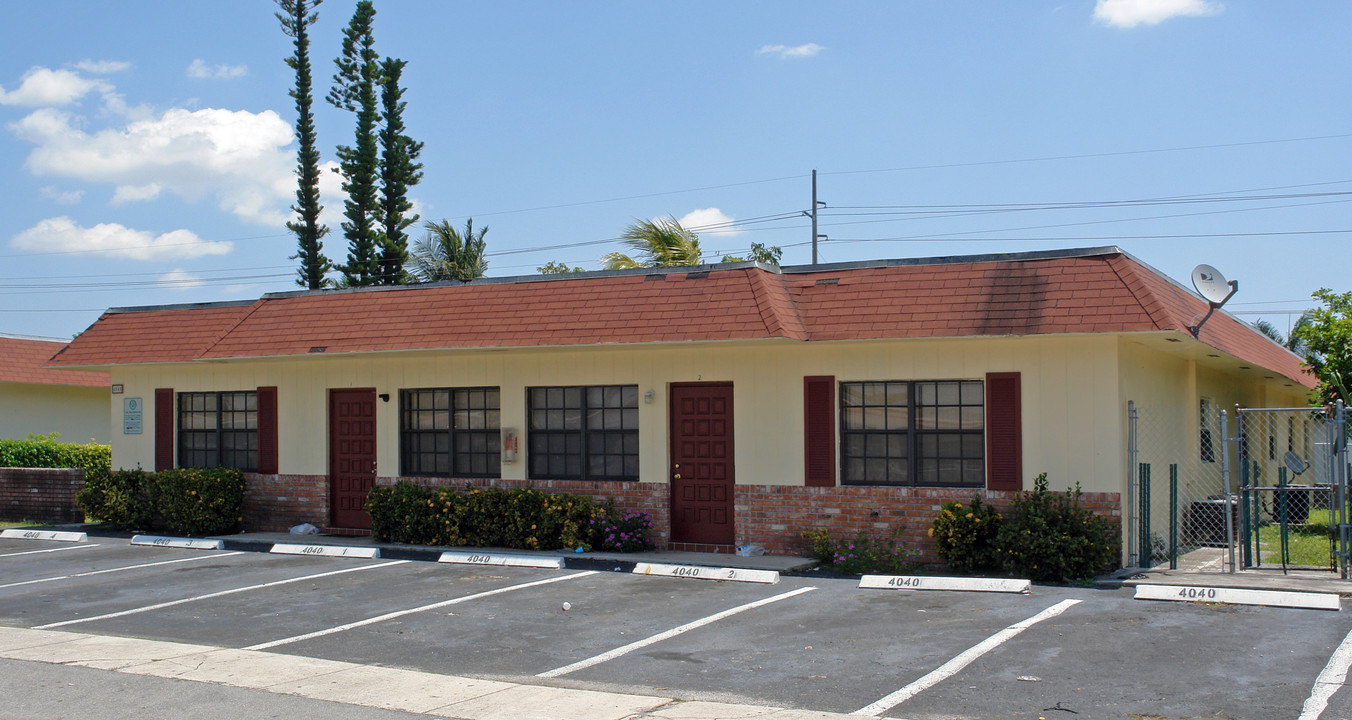 4040 NW 31st Ter in Lauderdale Lakes, FL - Building Photo