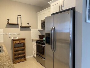 6345 SW 35th St in Miami, FL - Foto de edificio - Building Photo