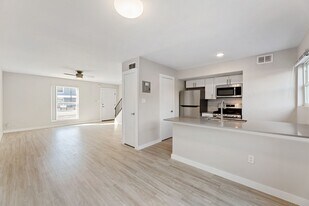 5005 Manor Rd in Austin, TX - Building Photo