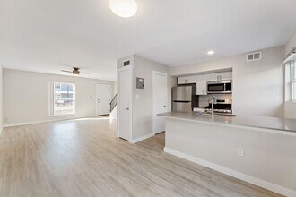5005 Manor Rd in Austin, TX - Building Photo - Building Photo