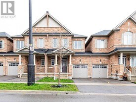 32 Kempenfelt Trail in Brampton, ON - Building Photo