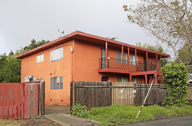 2350 83rd Ave in Oakland, CA - Foto de edificio - Building Photo