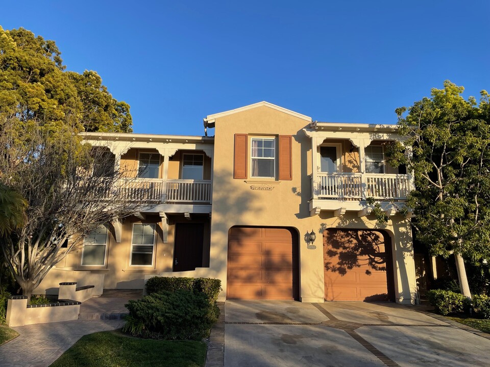 19352 Beckonridge Ln in Huntington Beach, CA - Foto de edificio