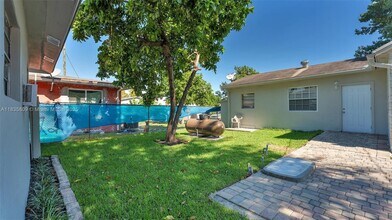 4651 NW 23rd Ct in Miami, FL - Building Photo - Building Photo