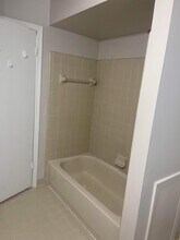 43905 Rivergate Dr in Clinton Township, MI - Building Photo - Building Photo