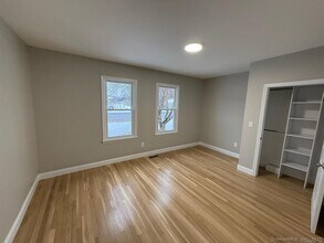 91 W Center St in Southington, CT - Building Photo - Building Photo
