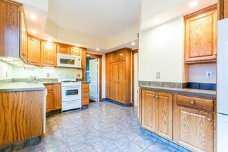 67 Orchard St, Unit 1 in Medford, MA - Building Photo - Building Photo