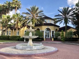 5510 Bentgrass Dr, Unit 103 in Sarasota, FL - Building Photo