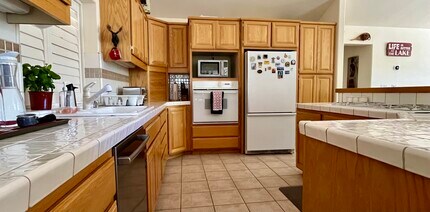 1654 Plateau Cir in South Lake Tahoe, CA - Foto de edificio - Building Photo