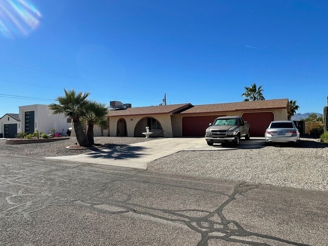 2990 Yuma Dr in Lake Havasu City, AZ - Building Photo - Building Photo