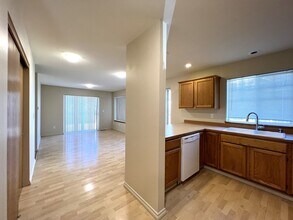 3824 Sutton Pl in Anacortes, WA - Building Photo - Building Photo
