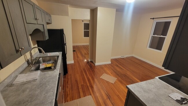 77 West St, Unit 77 LEFT in Greenfield, MA - Building Photo - Building Photo